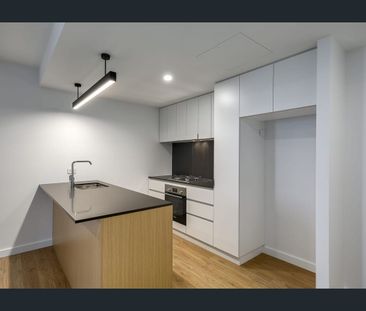 Stunning, Modern One Bedroom Apartment! - Photo 3