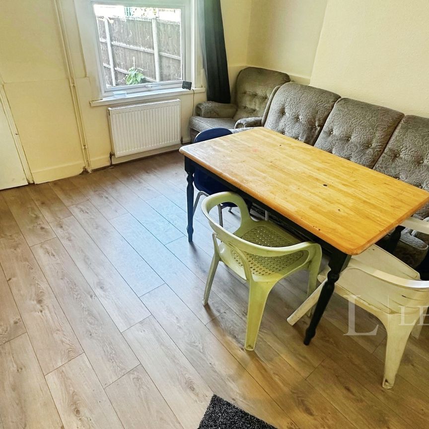 4 bedroom house to rent Crawley Road, LU1 - Photo 1