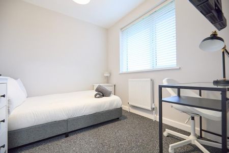 6 bedroom end of terrace house to rent - Photo 4