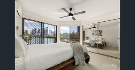 Waterfront Living in the Heart of Mermaid Waters - Photo 2