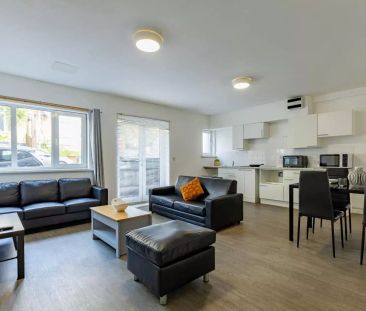 Terraced 1 Bed Apartment - Photo 2