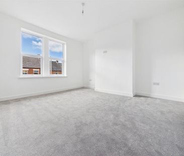3 bedroom flat to rent - Photo 5