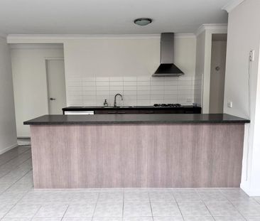 Modern Family Home for Lease – 4 Bed, 2 Bath, 2 Car - Photo 5