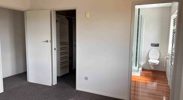 Short-Term Opportunity! Spacious 4-Bed Home in... - Photo 1