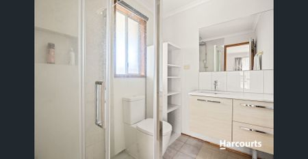 Spacious Family Living in a Prime Nar Nar Goon Location - Photo 4