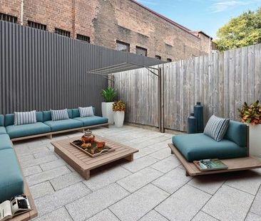 Stunning Updated Split-Level Terrace in Premier Inner-City Location - Photo 2