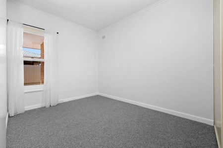 Modern, Fully Renovated Unit in a Convenient Location - Photo 3