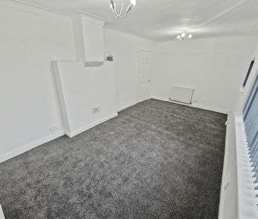 4 bedroom semi-detached house to rent - Photo 2