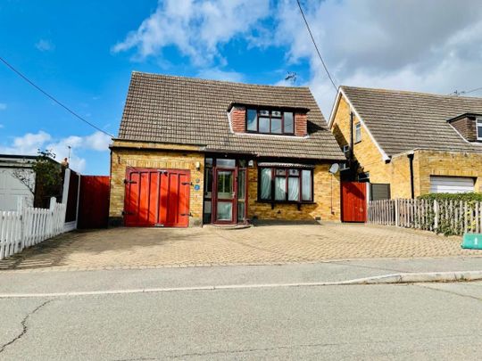 4 bed detached house to rent in South Hanningfield Way, Wickford, SS11 - Photo 1