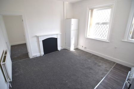 To Let 1 Bed Apartment - Photo 2