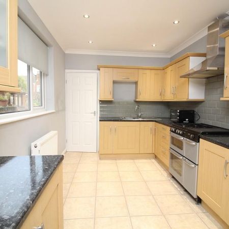 1 bedroom in a house share to rent - Photo 3