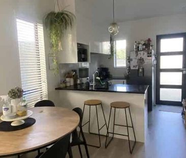 Stylish 3-Bedroom 2.5 bathroom plus a study in Prime Westgate Location - Photo 2