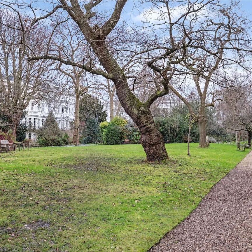 A beautiful raised ground floor one bedroom flat with direct access to communal gardens - Photo 1