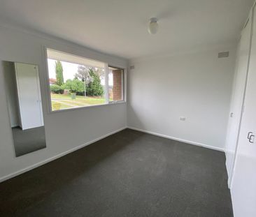 Charming 2-Bedroom Home with Stunning Mountain Views! - Photo 2