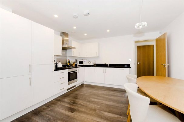 2 bedroom flat in Islington - Photo 1