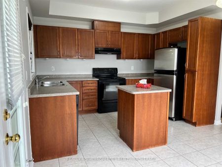 For Lease - 309 Monarch Avenue, Ajax, Ontario - Photo 2