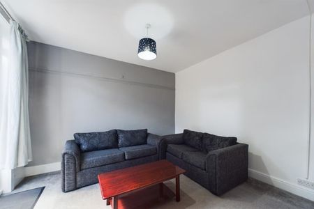 4 bedroom House To Let - Photo 2