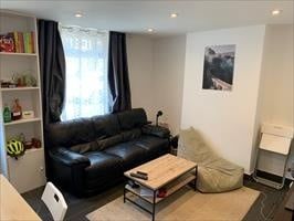 3 Bed End Terrace, Putney Bridge Road, SW18 - Photo 1