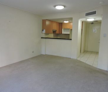NEW LISTING - 1 bedroom apartment with lock-up garage - Available 2... - Photo 1