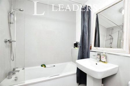 1 bedroom in a house share to rent - Photo 5