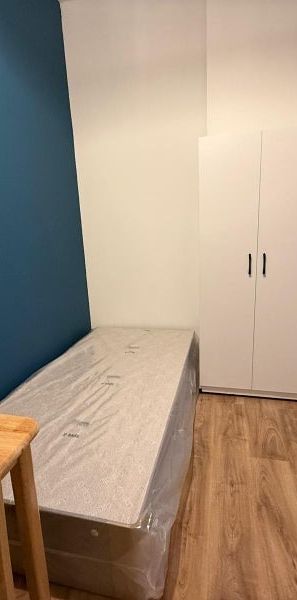 Studio Flat, Park Avenue, NW2 - Photo 1