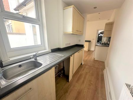 4 bedroom terraced house to rent - Photo 2