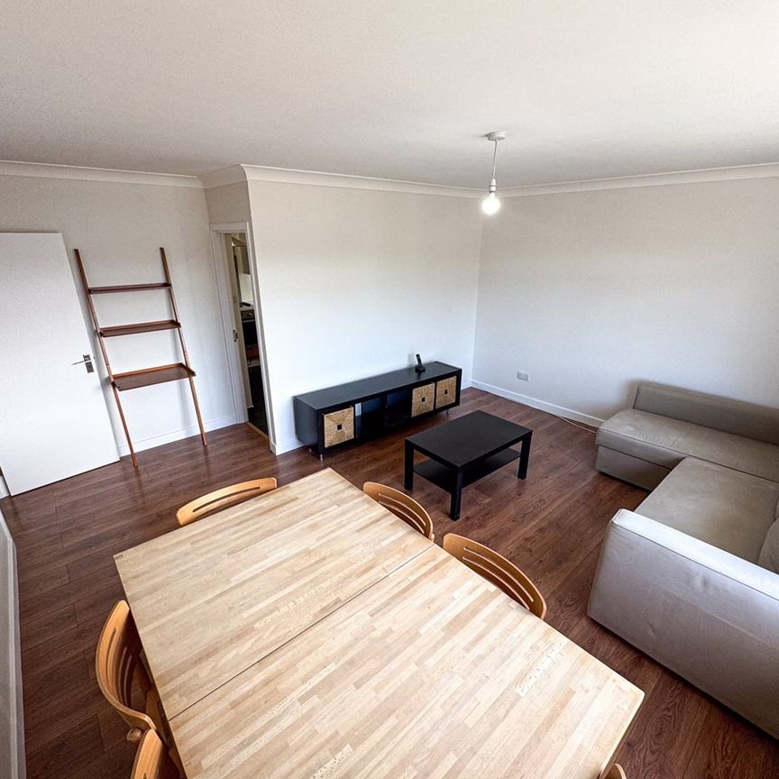 2 Bed Flat, Parkdale, N11 - Photo 1