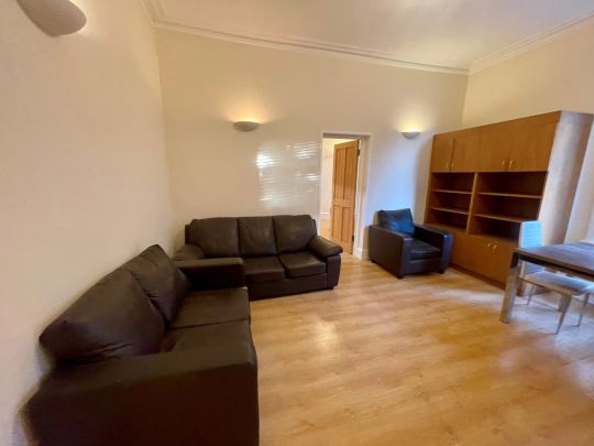 3 Bedroom Flat - Photo 1