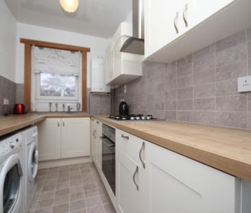 3 bedroom flat to rent - Photo 5