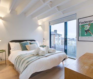 5 Bed Terraced House, Savona Close, SW19 - Photo 1