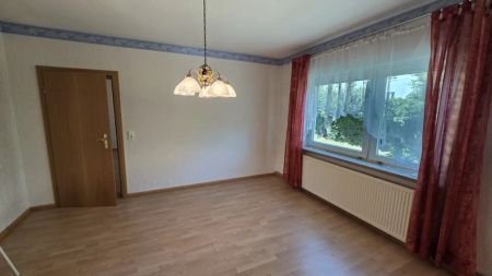 Großzügig Wohnung im 1.OG mit Wintergarten und Terrasse in Waldrandlage - Foto 3