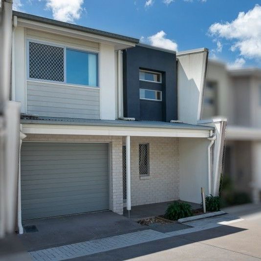 3 Bed Townhouse with courtyard - Photo 1