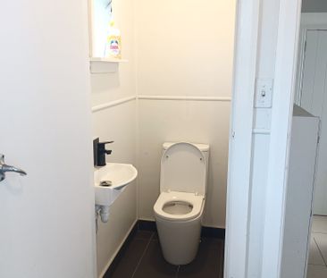 Neat & Tidy Three Bedroom Home - Photo 6