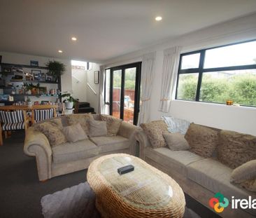 Fabulous Three Bedroom Townhouse - Photo 6