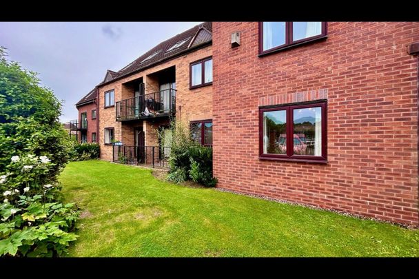 2 Bed Flat, Kingfisher Wharf, NG7 - Photo 1