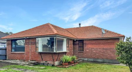Spacious Four Bedroom Home - Photo 4