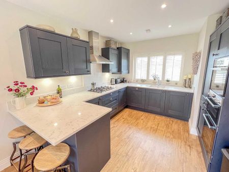 5 bedroom detached house to rent - Photo 5