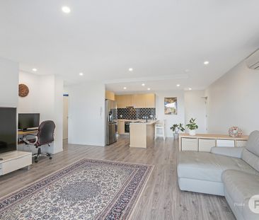 Massive Two Bedroom Apartment Close to Everything! - Photo 2