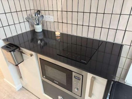 Poppy Cottage, HP12 - Photo 3