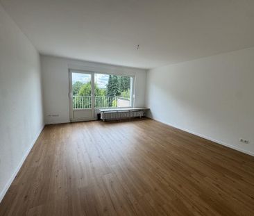 Frisch renovierte Wohnung mit Balkon und Garage - schnell sein! - Photo 1