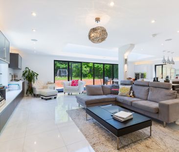 Lambourne Avenue, SW19, London - Photo 3