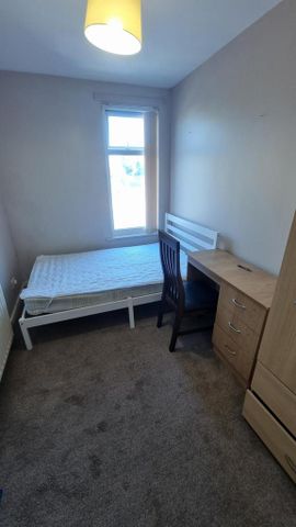 5 bedroom terraced house to rent - Photo 5