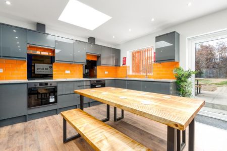 1 bedroom in a house share to rent - Photo 2