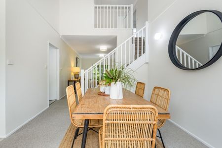 Stylish Townhouse Just a Short Stroll to Leura Village - Photo 3