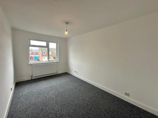 3 bedroom end of terrace house to rent - Photo 1