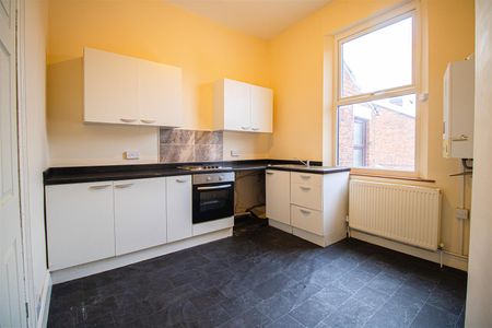 1-Bed Flat to Let on Lark Avenue, Penwortham, Preston - Photo 3