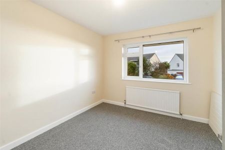4 bedroom detached house to rent - Photo 2