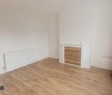 2 bedroom end of terrace house to rent - Photo 5