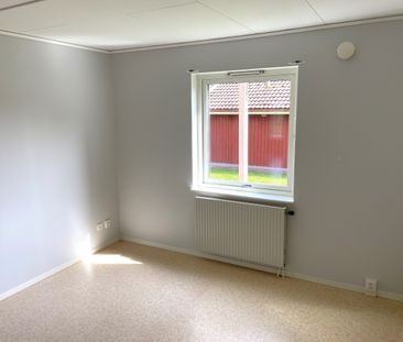 Charmig, nymålad tvåa i Herräng med uteplats - Foto 4