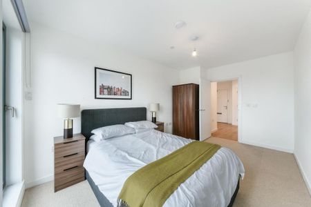 3 bedroom flat to rent - Photo 4
